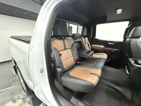 Used 2022 Chevrolet Silverado 1500 High Country image 32