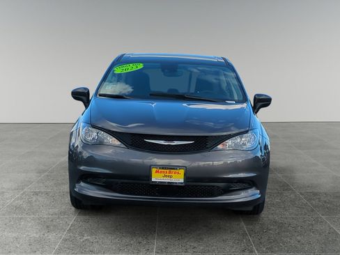Used 2023 Chrysler Voyager LX FWD image 8