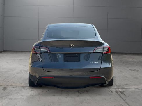 Used 2023 Tesla Model Y Long Range AWD/4WD image 4