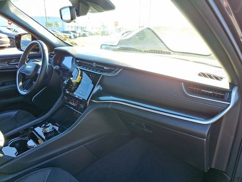 Used 2022 Jeep Grand Cherokee Altitude image 11