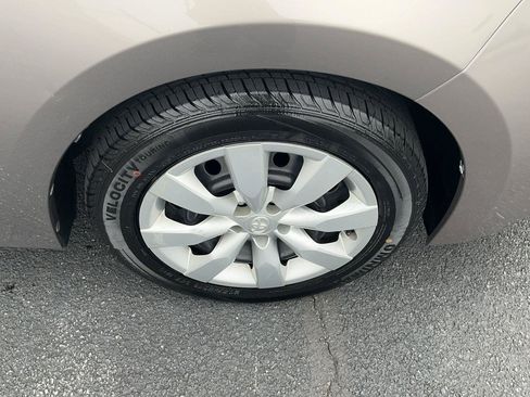 Used 2016 Toyota Corolla LE FWD image 5