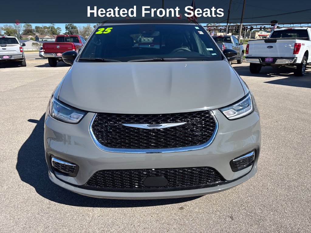 Used 2025 Chrysler Pacifica Select FWD image 10