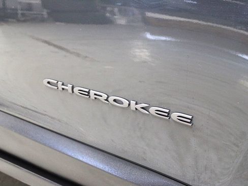 Certified 2017 Jeep Cherokee Trailhawk w/ Comfort/Convenience Group AWD/4WD image 40