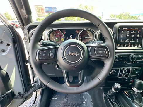 Used 2023 Jeep Wrangler Unlimited w/ Sun & Screen Package AWD/4WD image 11