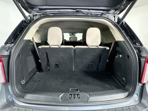 Used 2023 Ford Explorer XLT w/ Equipment Group 202A AWD/4WD image 19