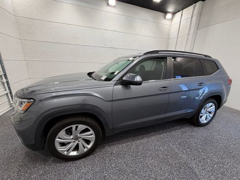 Used 2023 Volkswagen Atlas SE FWD image 2