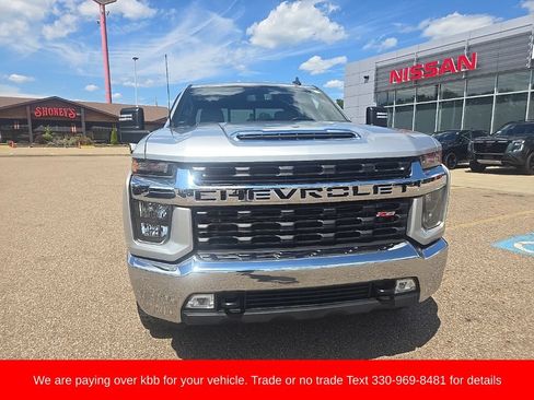 Used 2021 Chevrolet Silverado 2500 LT w/ Convenience Package AWD/4WD image 2