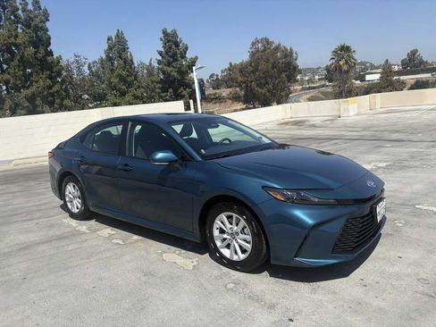 Used 2025 Toyota Camry LE FWD image 28