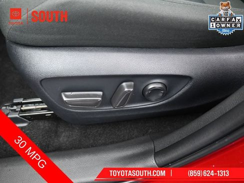 Used 2025 Toyota RAV4 XLE AWD/4WD image 21