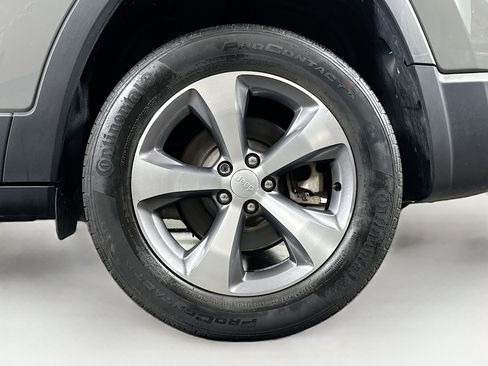 Used 2021 Jeep Cherokee Limited image 11