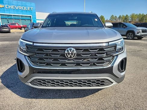 Used 2024 Volkswagen Atlas Cross Sport SE image 2