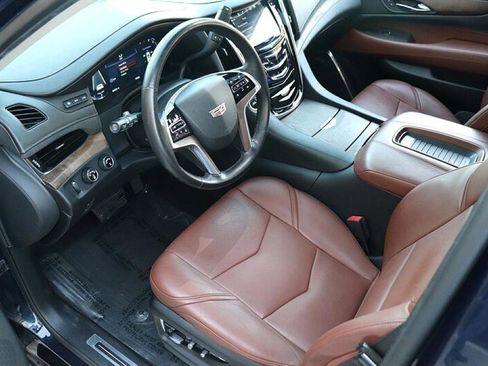 Used 2020 Cadillac Escalade ESV Premium Luxury image 9