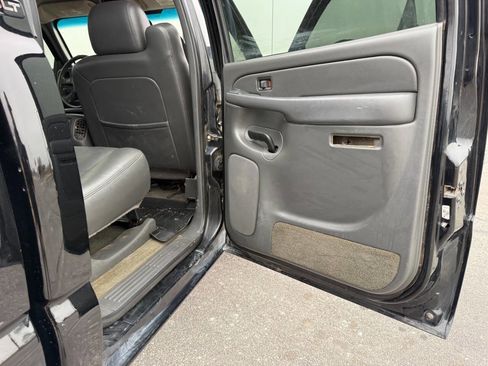 Used 2005 GMC Sierra 2500 SLT w/ Heavy-Duty Power Package image 21