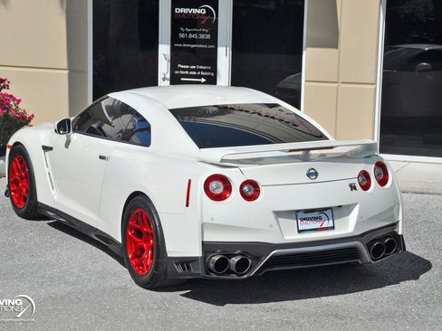 Used 2019 Nissan GT-R Premium image 36