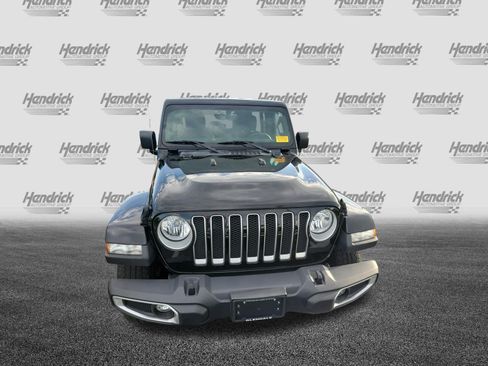 Used 2018 Jeep Wrangler Unlimited Sahara AWD/4WD image 3