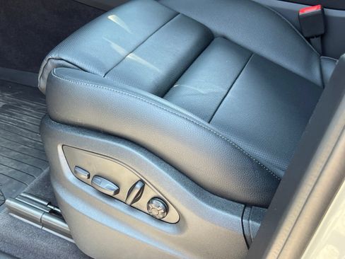 Certified 2025 Porsche Cayenne AWD/4WD image 35