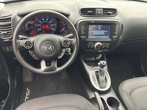 Used 2018 Kia Soul + FWD image 11