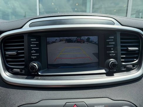 Used 2019 Kia Sorento AWD V6 image 8