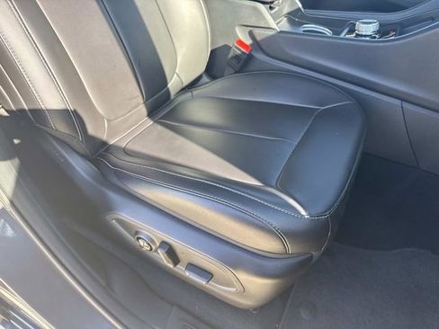 Used 2025 Jeep Grand Cherokee L Limited w/ Black Appearance Package image 12