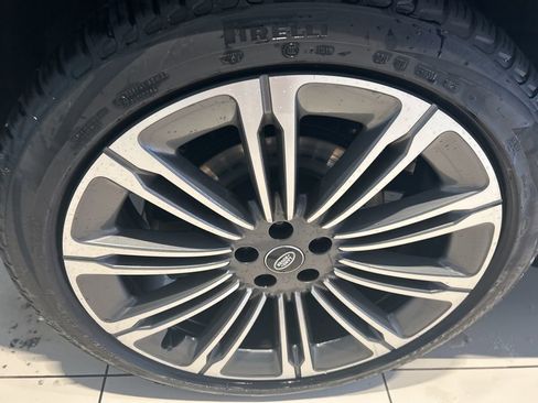 Used 2024 Land Rover Range Rover Long Wheelbase SE image 22