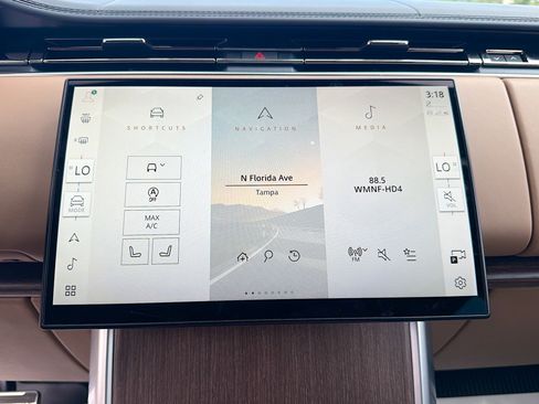 Used 2024 Land Rover Range Rover Long Wheelbase SE image 29