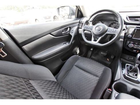 Used 2020 Nissan Rogue SV FWD image 11