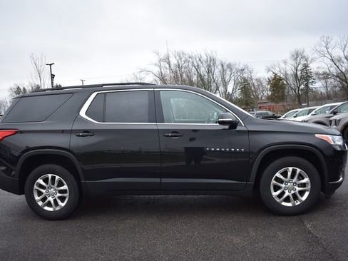 Used 2020 Chevrolet Traverse LT image 2