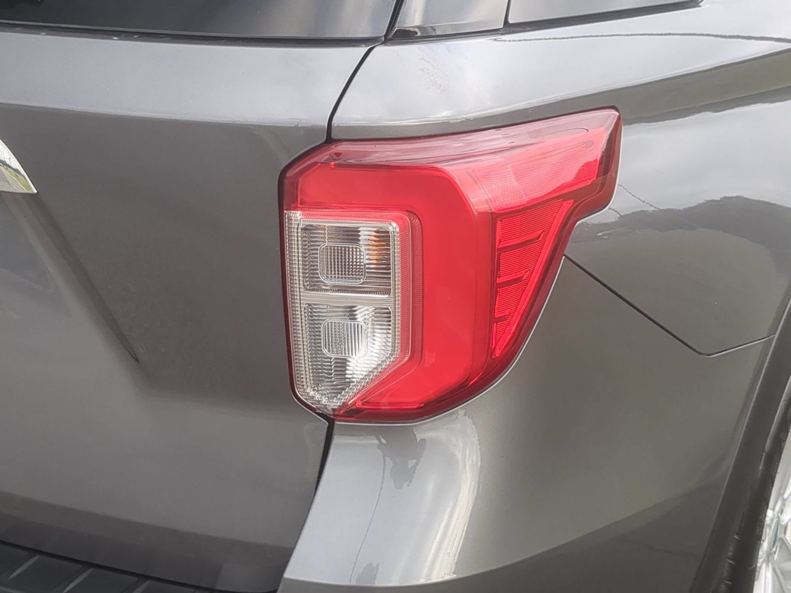 Used 2022 Ford Explorer XLT w/ Equipment Group 202A RWD image 35