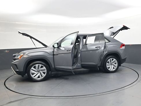 Used 2022 Volkswagen Atlas Cross Sport SE w/ Panoramic Sunroof Package image 45