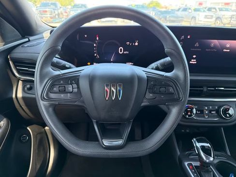 Used 2025 Buick Envista Preferred w/ Convenience II Package FWD image 10