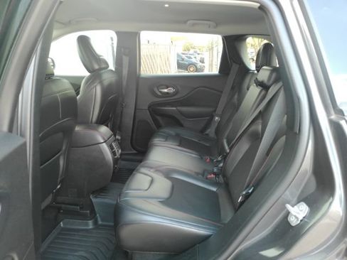 Used 2020 Jeep Cherokee Trailhawk AWD/4WD image 17