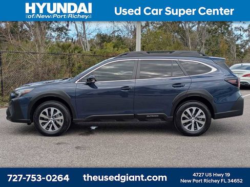 Used 2025 Subaru Outback Premium image 2