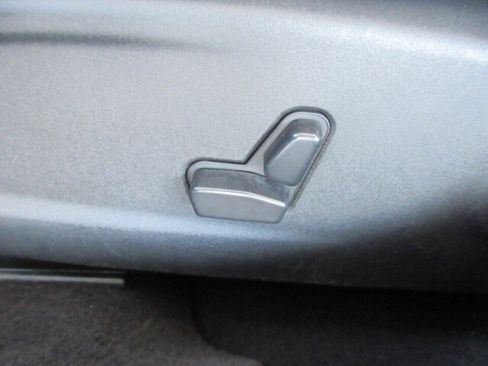 Used 2023 Chrysler 300 S w/ Comfort Group image 12