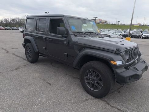Used 2025 Jeep Wrangler Sport S image 6