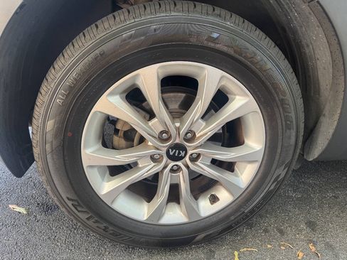 Used 2020 Kia Telluride LX AWD/4WD image 11