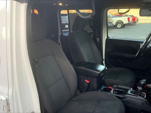 Used 2020 Jeep Gladiator Sport w/ Quick Order Package 24S image 8