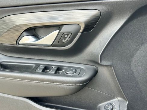 Used 2022 GMC Terrain SLE w/ Driver Convenience Package image 12