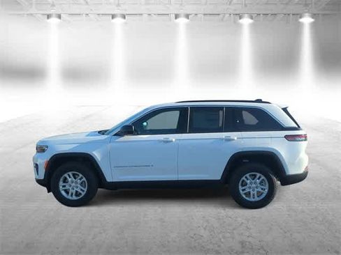 New 2025 Jeep Grand Cherokee Laredo image 5