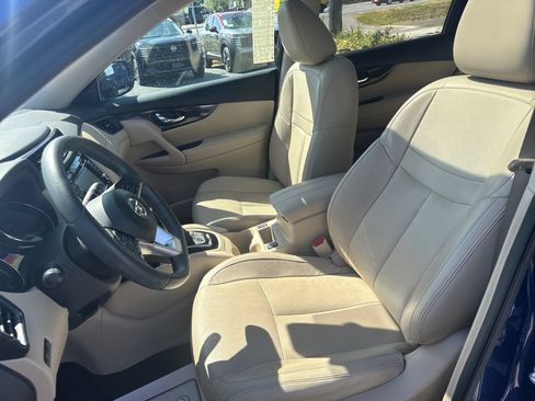 Used 2017 Nissan Rogue SL w/ SL Premium Package FWD image 41