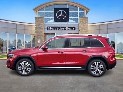 Used 2026 Mercedes-Benz GLB 250 4MATIC image 2