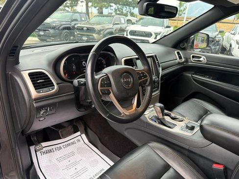 Used 2017 Jeep Grand Cherokee Limited AWD/4WD image 25