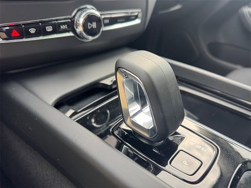 Certified 2025 Volvo XC60 B5 Plus image 14