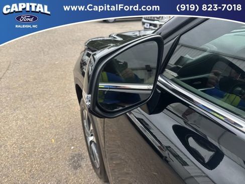 Used 2024 Toyota Highlander XLE image 11