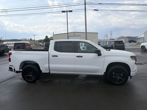 Used 2023 Chevrolet Silverado 1500 Custom AWD/4WD image 1
