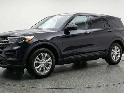 Used 2024 Ford Explorer Limited image 3