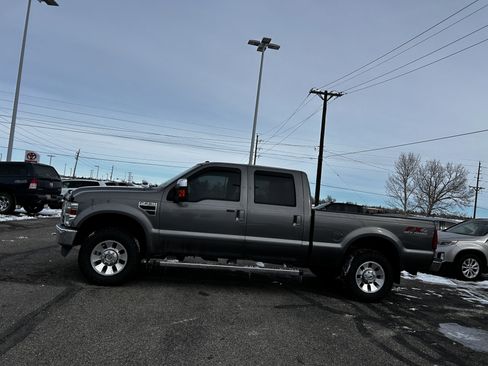 Used 2010 Ford F250 Lariat image 2