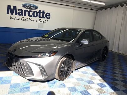 Used 2025 Toyota Camry SE w/ Convenience Package