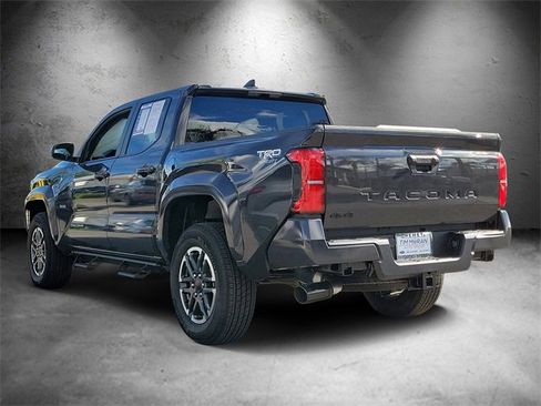 Used 2025 Toyota Tacoma TRD Sport image 4