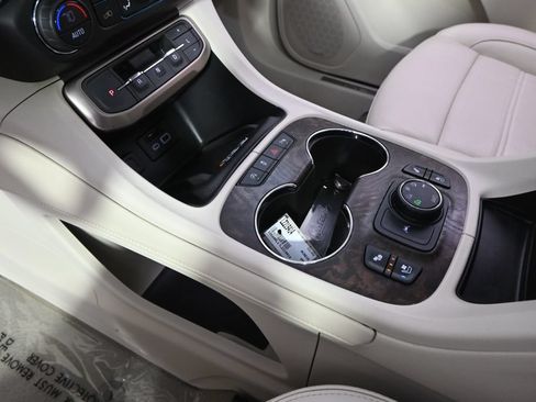 Used 2020 GMC Acadia Denali w/ Denali Ultimate Package AWD/4WD image 33