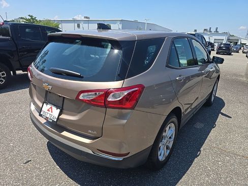 Used 2018 Chevrolet Equinox LS AWD/4WD image 5